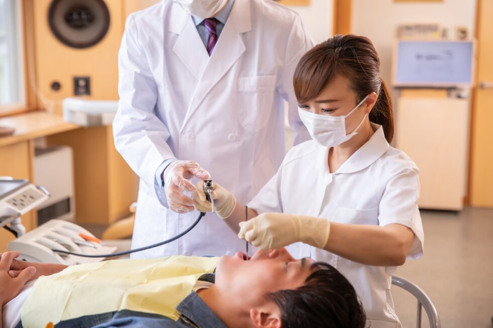 マウスピース型矯正装置（インビサライン）の矯正治療中でも普通の歯科治療が可能です