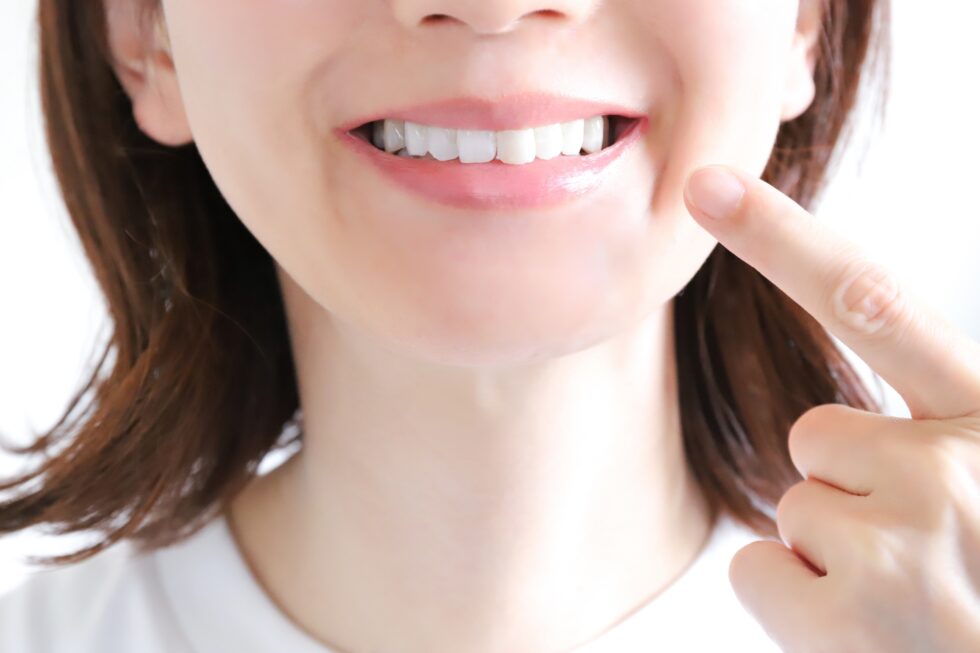 無色透明なアライナー型矯正（歯科）装置で気付かれることもありません